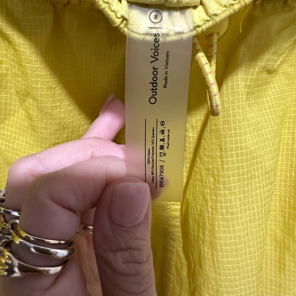 Outdoor Voices Women's Bright Yellow Windbreaker 3” Shorts size M EUC - Picture 5 of 6